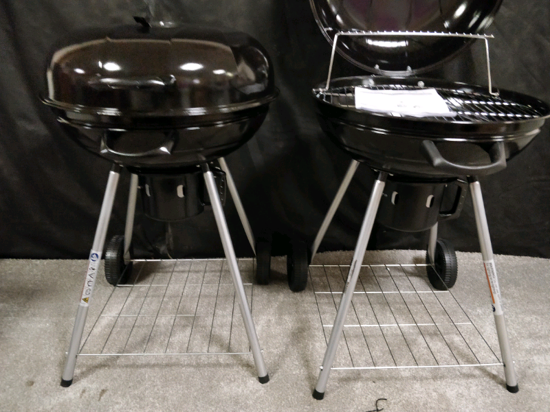Brand new large 53 CMS kettle BBQ with warming rack and ash collector