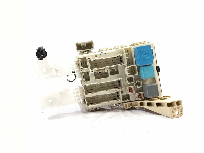 8273052700 Boitier Pyrotechnique Pour Toyota Yaris (Ksp9 Scp9 Nlp9) 2005 252197