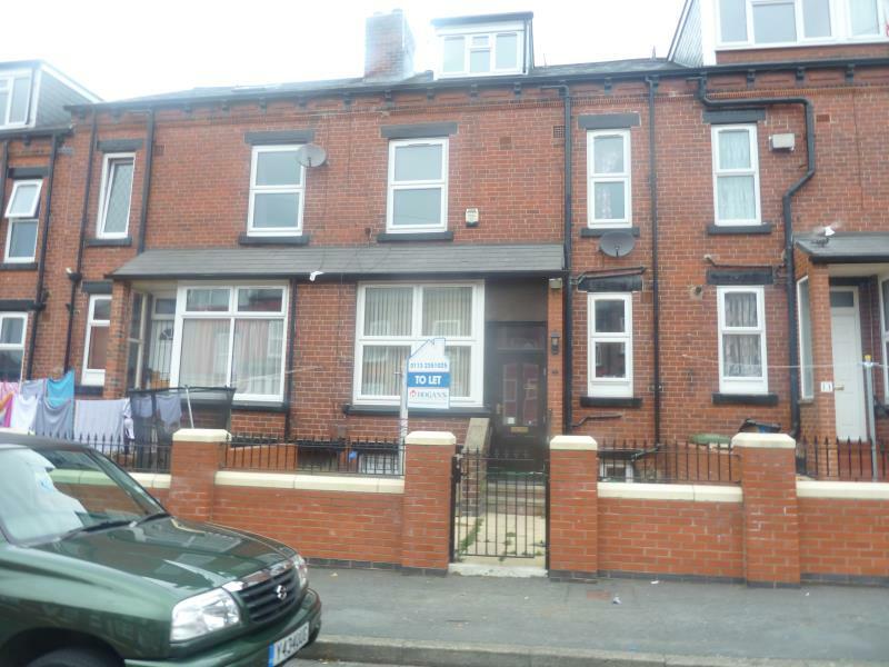 2 bedroom house in St Hilda's Mount, East End Park, LS9 in East End