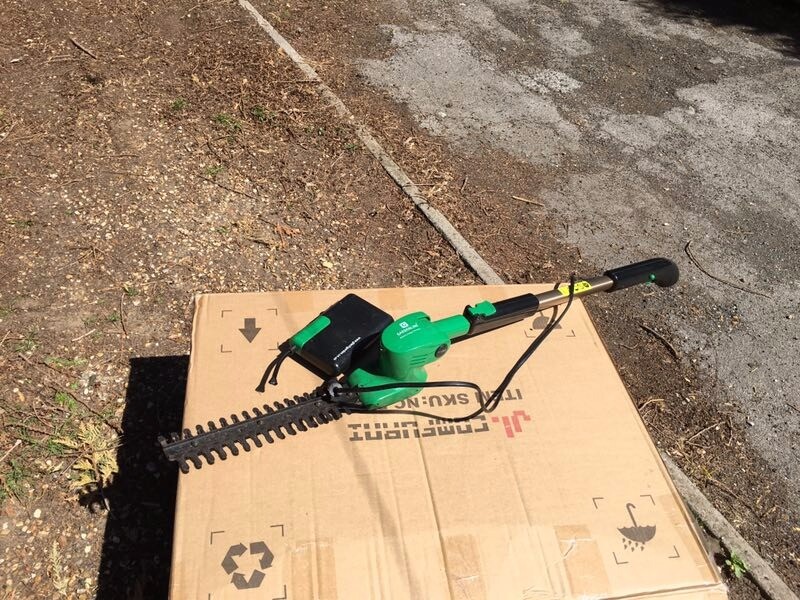 gardenline (ALDI) cordless long reach hedge trimmer with charger needs