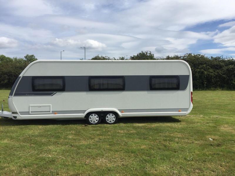 (57) HOBBY PRESTIGE, TWIN AXLE, 5 BERTH, FIXED BED, TOURING CARAVAN