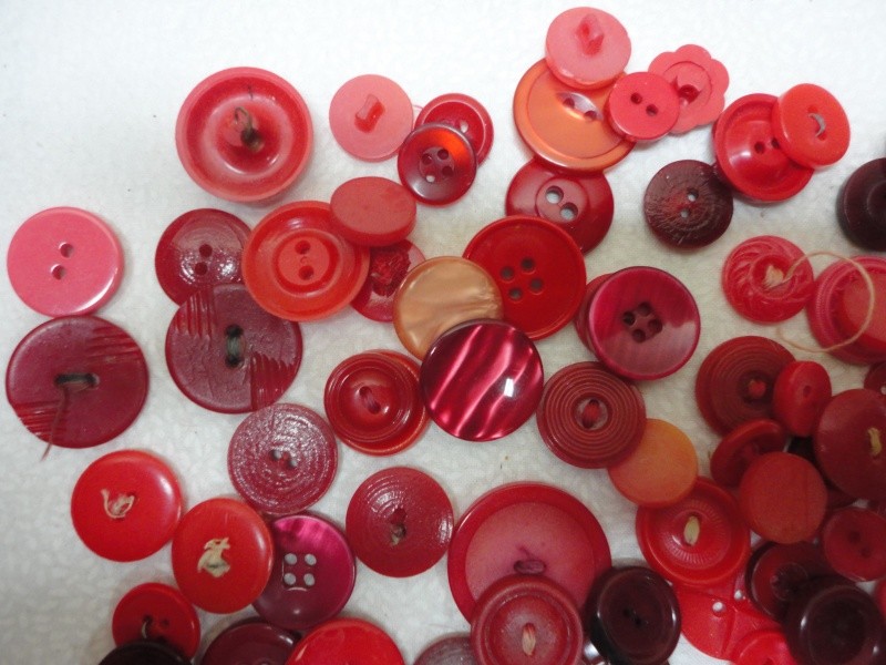 LOT of Different REDS BUTTONS~VINTAGE & OTHERS - All Shape & Sizes