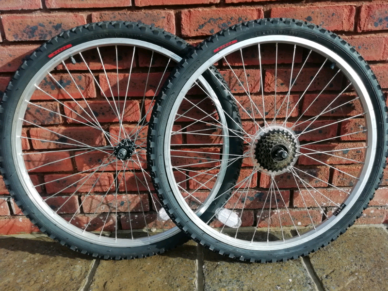NEW COMPLETE Pair of 26 inch Bike Wheels Tyres, Tubes & 6 Speed