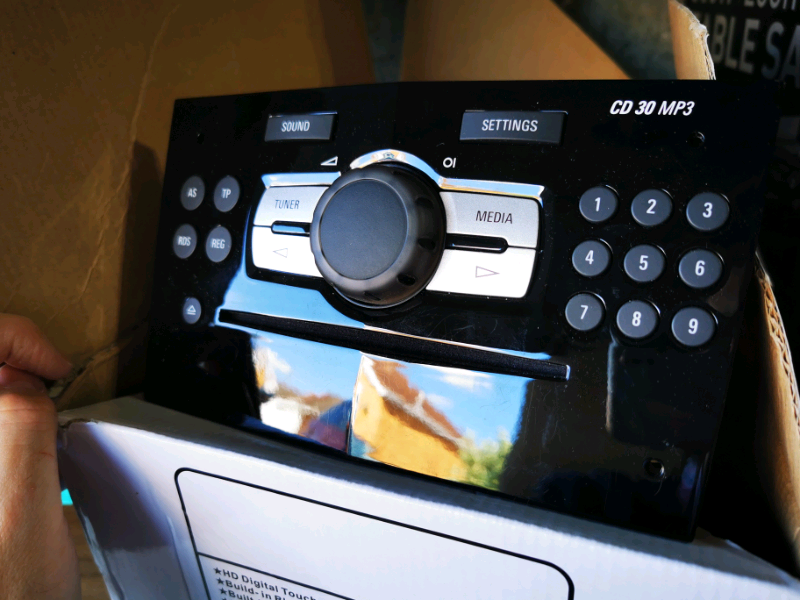 VAUXHALL CD30 CORSA D MP3 AUX CD PLAYER STEREO RADIO in South Kirkby