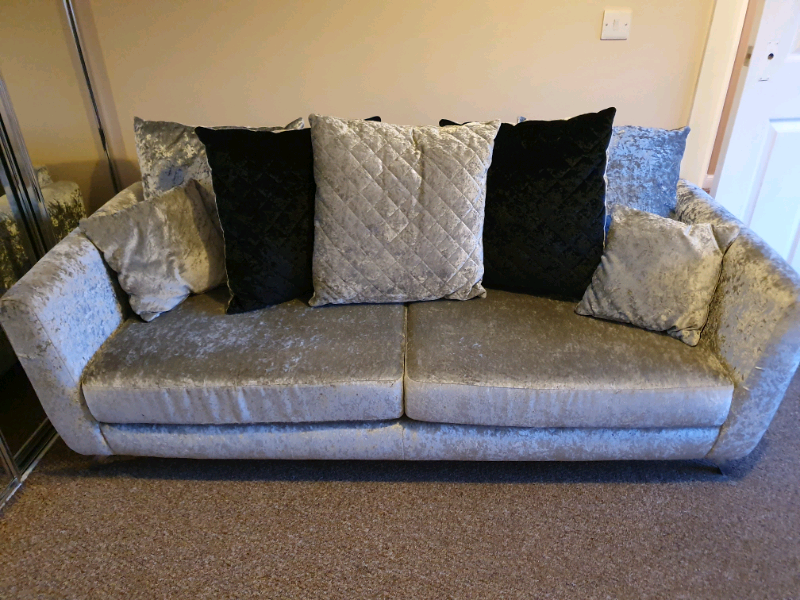 3 seater crushed velvet sofa silver / grey / black | in Anniesland