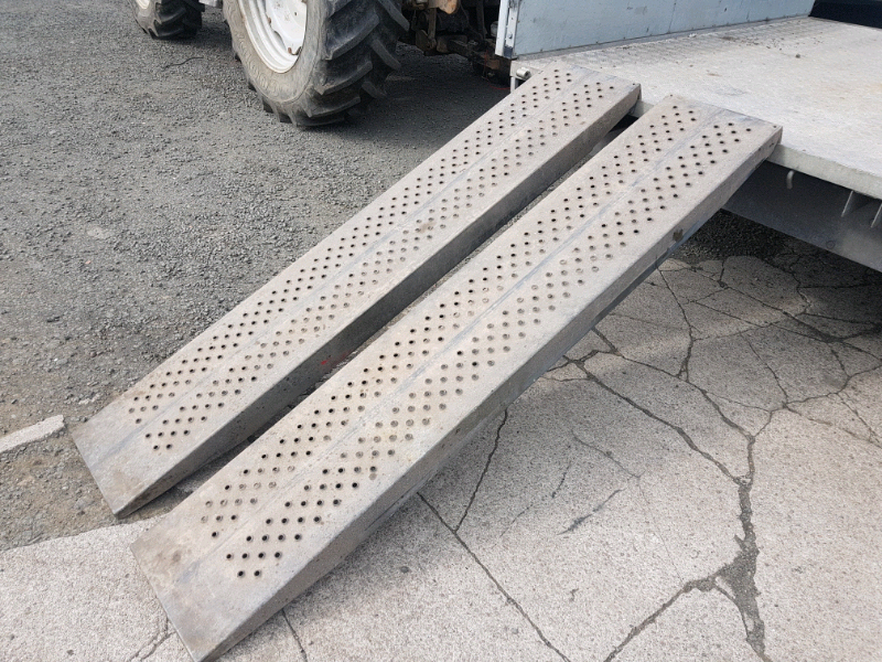 Pair of 6ft galvanised ifor Williams trailer loading ramps in