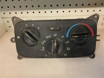 Heater Climate Temperature Control Without AC Fits 04-06 LIBERTY 59387
