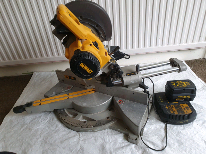 Dewalt, DW017,cordless mitre chop saw,with battery and Charger 24v,2.0