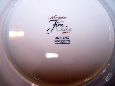 VTG Noritake SNOWFLAKE Gold Green Black Snowflakes 6 5/8