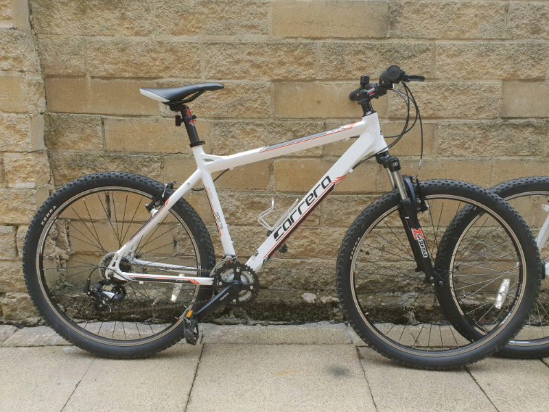 carrera valour road bike