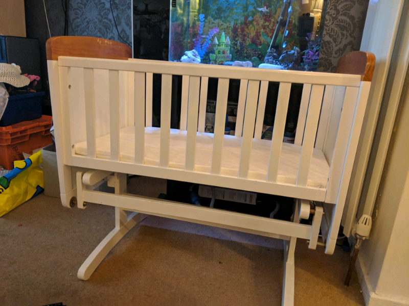 Obaby Winnie The Pooh Swinging Crib In Morley West Yorkshire