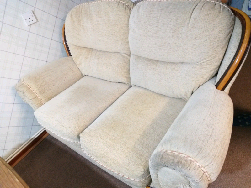 Sofa good condition in Leeds City Centre, West Yorkshire 