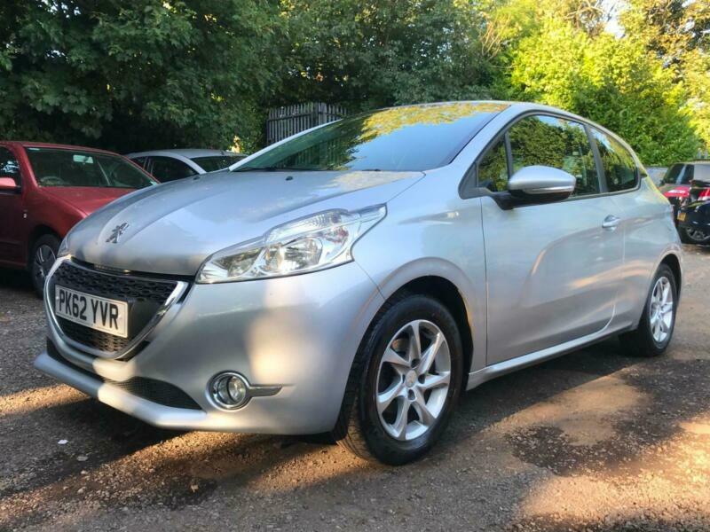 Peugeot 208 2012