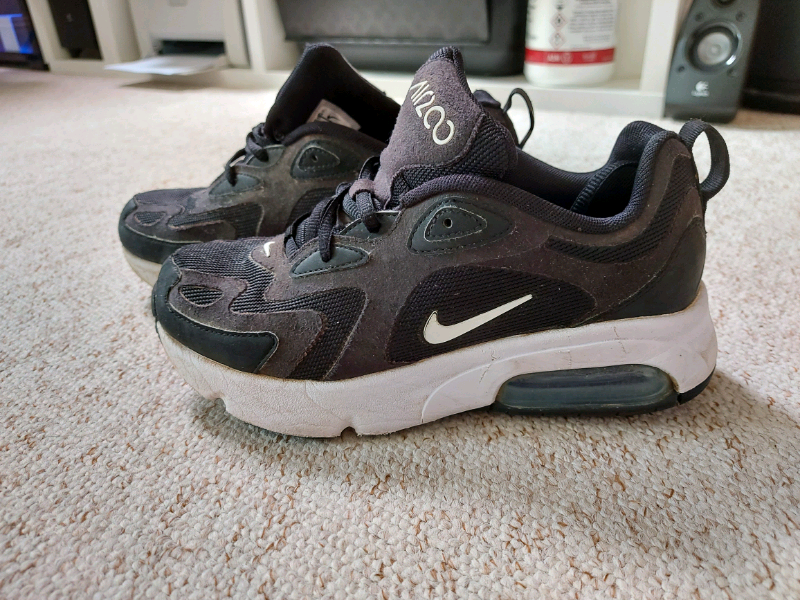 Nike Air 200. Size 4. Boys Junior, good condition. in