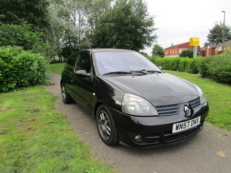 Renault Clio 1 2 16 V Black