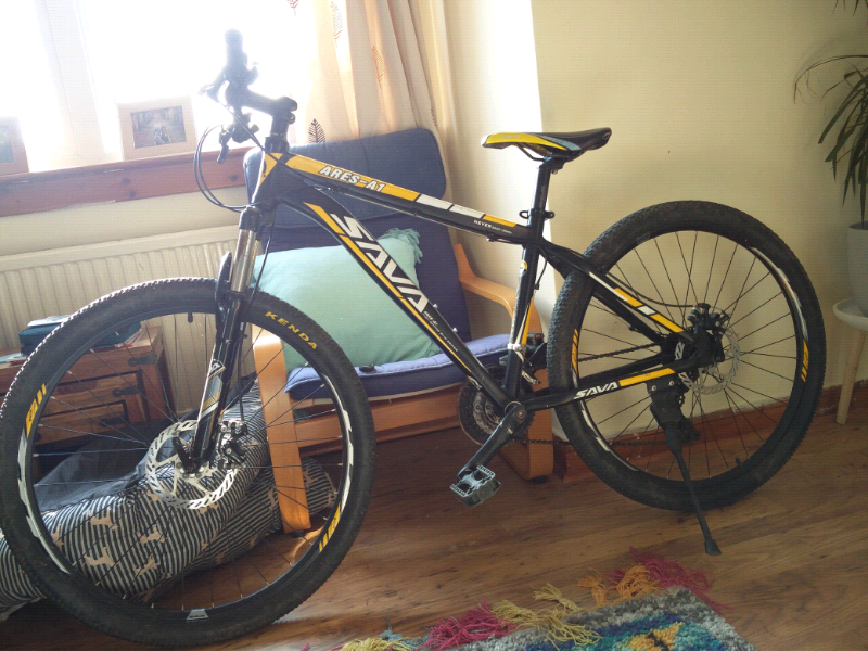 hardtail mountail bike front suspension 24 gears in Fauldhouse, West