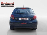 2019 Peugeot 208 1.2 PureTech Signature Hatchback 5dr Small Car Petrol Manual