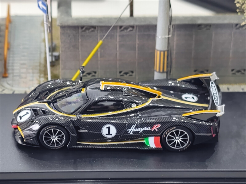 LCD 1:64 Pagani Huayra R #1 Black Carbon Diecast Model Car