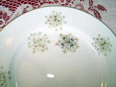 VTG Noritake SNOWFLAKE Gold Green Black Snowflakes 8 1/4