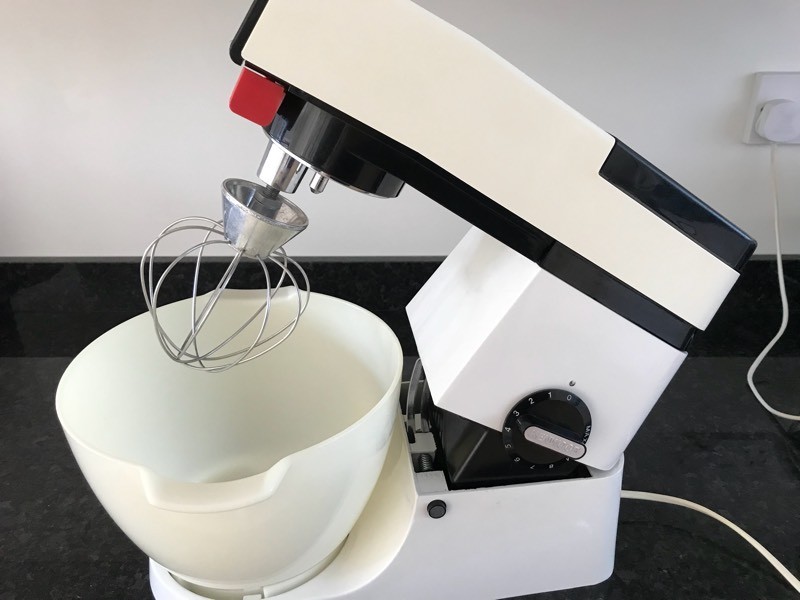 Kenwood chef food mixer excellent for baking cakes plus dough hook for