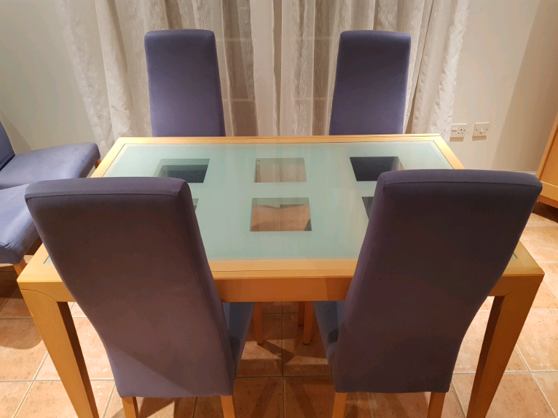 Extendable 6 seater dining table & chairs in Cardiff City Centre