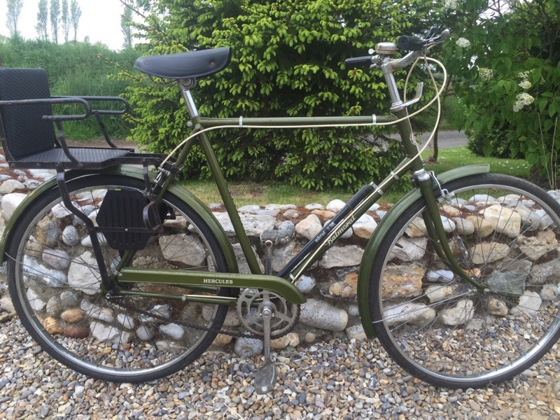 Men's vintage Hercules Balmoral bicycle with vintage child seat in