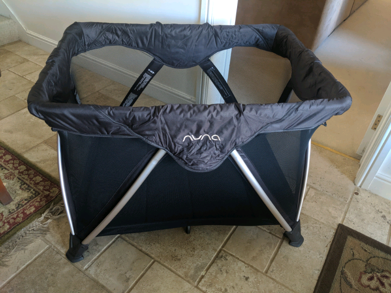 Nuna Series Aire Travel Cot / Crib / Playpen like new never used in