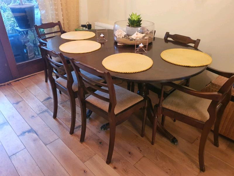 Beautiful extendable dining room table and 6 chairs | in Ipswich