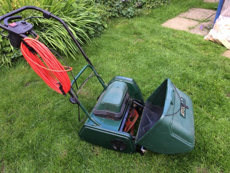 ATCO Windsor 12S Cylinder Lawn Mower in Mountsorrel, Leicestershire