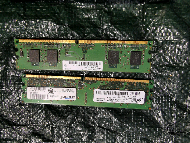 Computer memory card 1GB ddr2 plus one 256MB PC24200 in Shaw, Manchester Gumtree