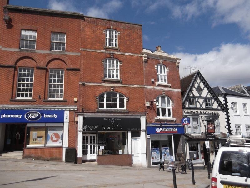 EXCEPTIONALLY LARGE ONE BEDROOM FLAT ROSSONWYE TOWN CENTRE in