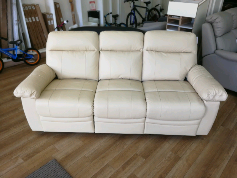 Cream leather 3 seater manual recliner sofa in Hamilton, South