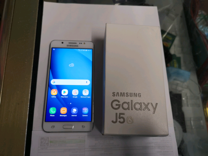 Samsung galaxy J5,6, 16gb unlocked (with shop receipt warranty)WHITE | in Blackburn, Lancashire