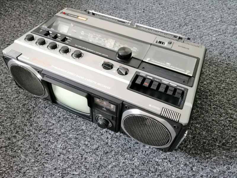 Retro Hitachi K62L Portable TV Radio Cassette in Blackwood