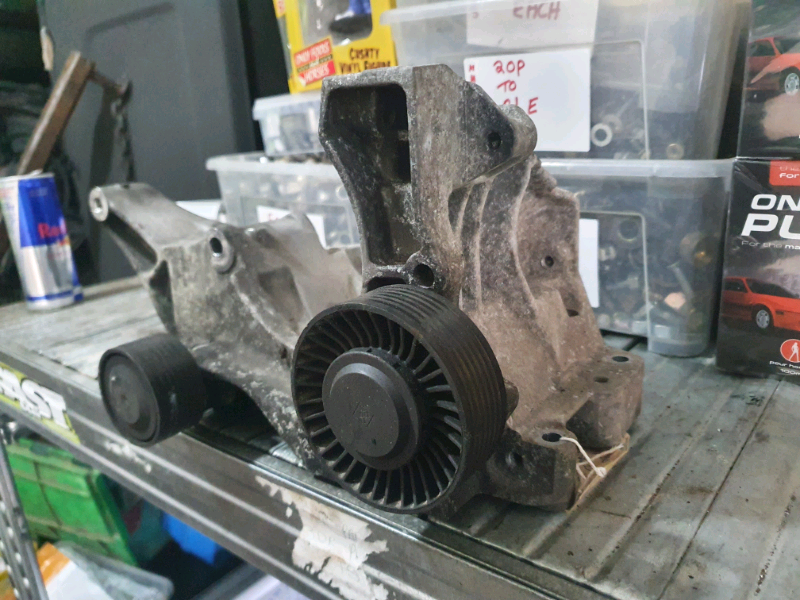 BMW e90 320d 2008 n47 alternator bracket and pulleys in Edinburgh