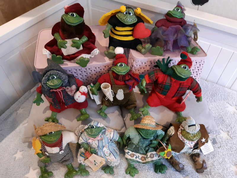 Russ Berrie Vintage Ceramic Frogs Collection of 10 Frogs in