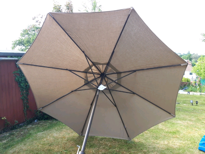 Brand new XL wind up garden parasol with tilt mechanism in