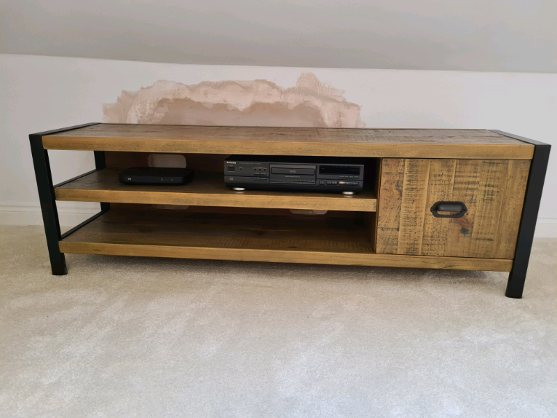Solid tv stand in Gateshead, Tyne and Wear Gumtree
