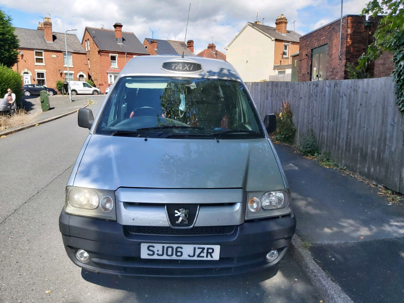 Peugeot expert 7 seater with wheelchair ramp in Kidderminster
