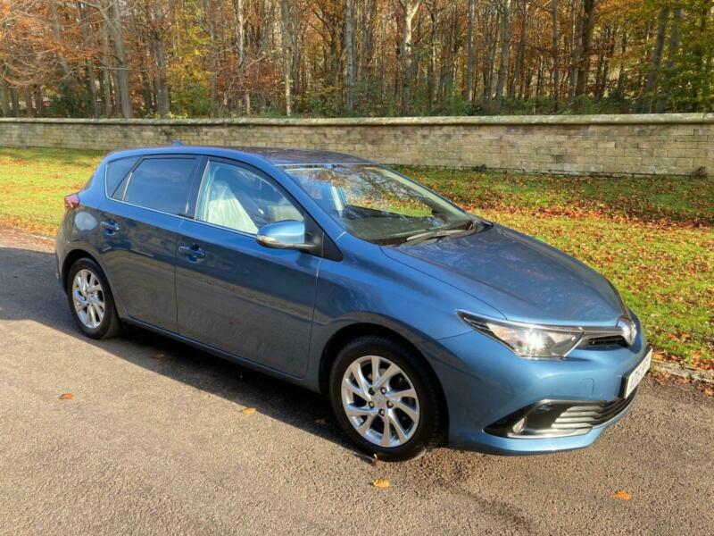 Toyota auris i