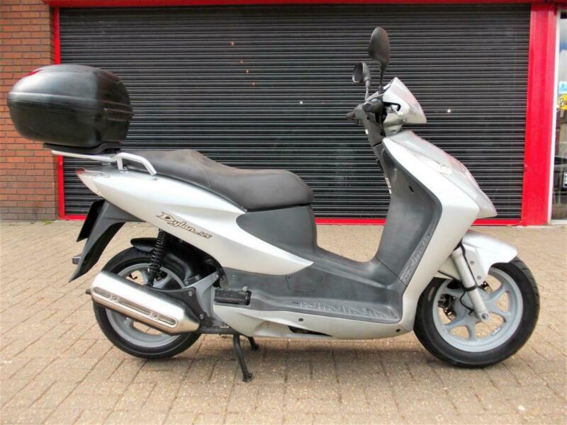 Honda dylan 125