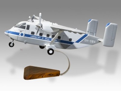 Short SC7 Skyliner 3A-100 Helsinki University of Technology Desk Wood Small 1/72
