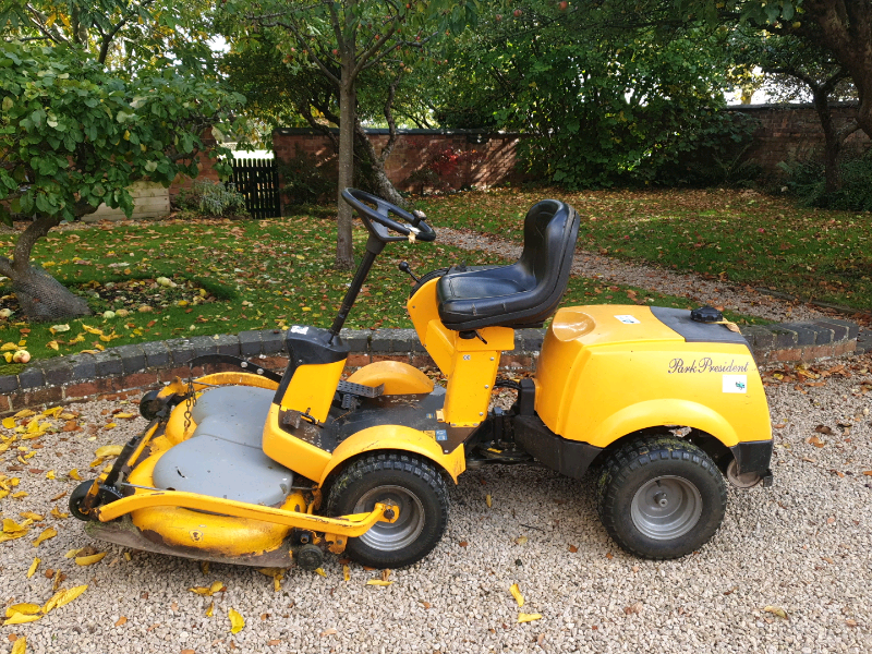 Stiga Park President Ride on Lawn Mower 16HP New Battery & Full Servic