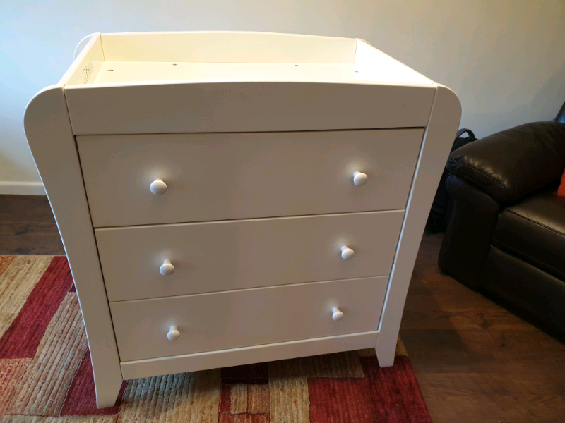 Mamas & Papas solid wood changing station/chest of drawers in Norwich