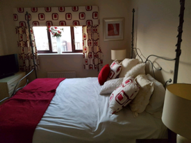 Kingsize Dark Wood Bed Frame In East Kilbride Glasgow Gumtree