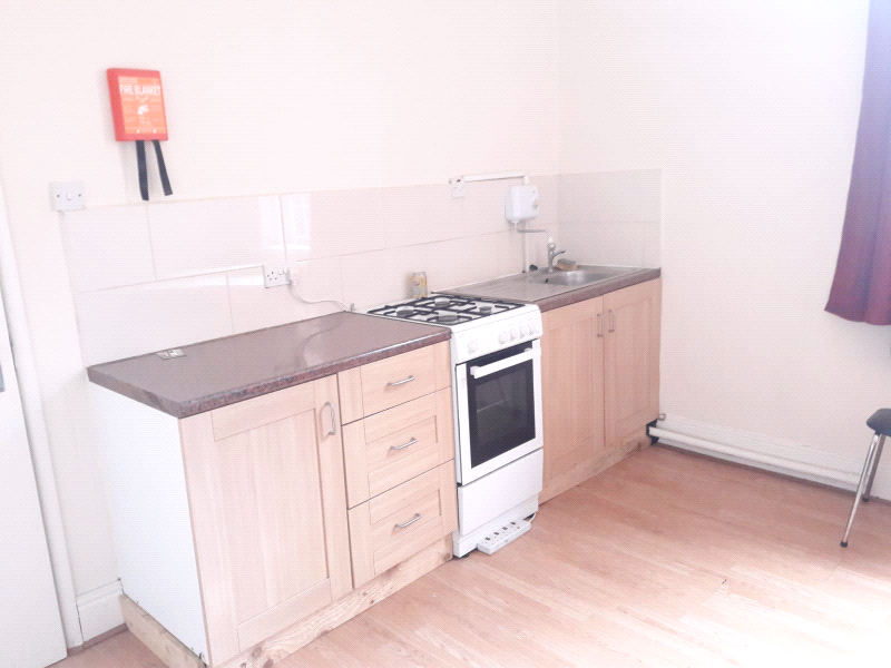 BEDSIT TO LET AVAILABLE FROM TODAY in Handsworth Wood, West Midlands