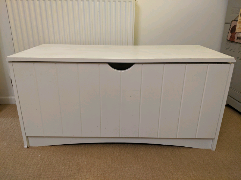 Large White Toy Storage/ Blanket Box Chest in Penarth, Vale of