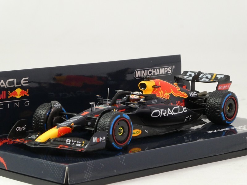 Minichamps Red Bull RB18 Verstappen World Champion 2022 Minichamps Red Bull RB18 Verstappen World Champion 2022