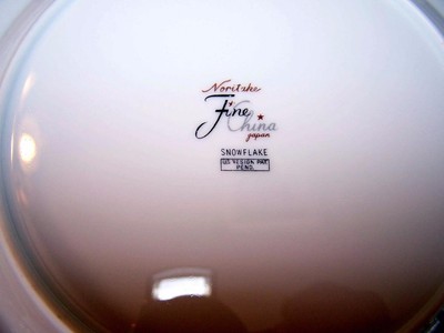 VTG Noritake SNOWFLAKE Gold Green Black Snowflakes 8 1/4