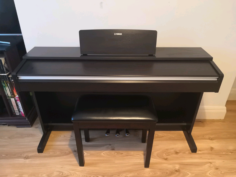 Yamaha Arius YDP 142 Digital Piano 88 Weighted keys in good condition